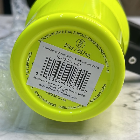 NWT UNRELEASED Stanley Quencher H2.0 FlowState Tumbler 30oz, NEON YELLOW - Picture 2 of 5